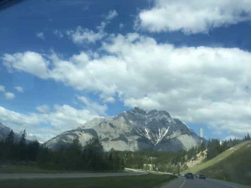 Minivan Airport Shuttle : Banff  Calgary