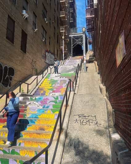 Billet NYC : Bronx Subway and Walking Tour with Bronx Little Italy (visite à pied et en métro du Bronx)