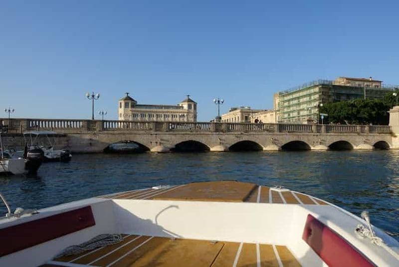 Billet Ortigia : visite des grottes marines en barque