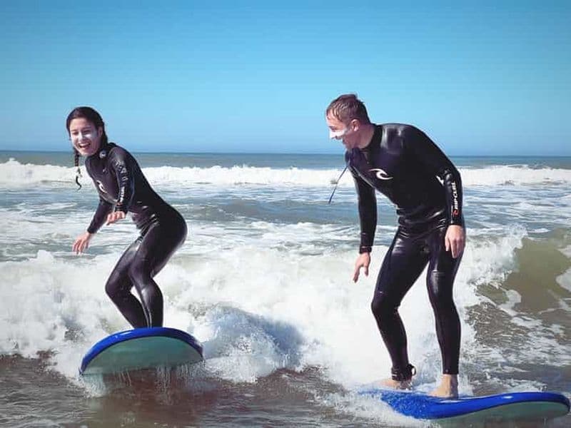 Surf convivial pour les débutants dans des endroits agréables