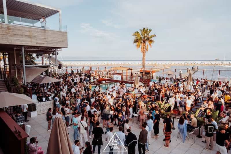Barcelone : Beach Club Pool Party avec DJ