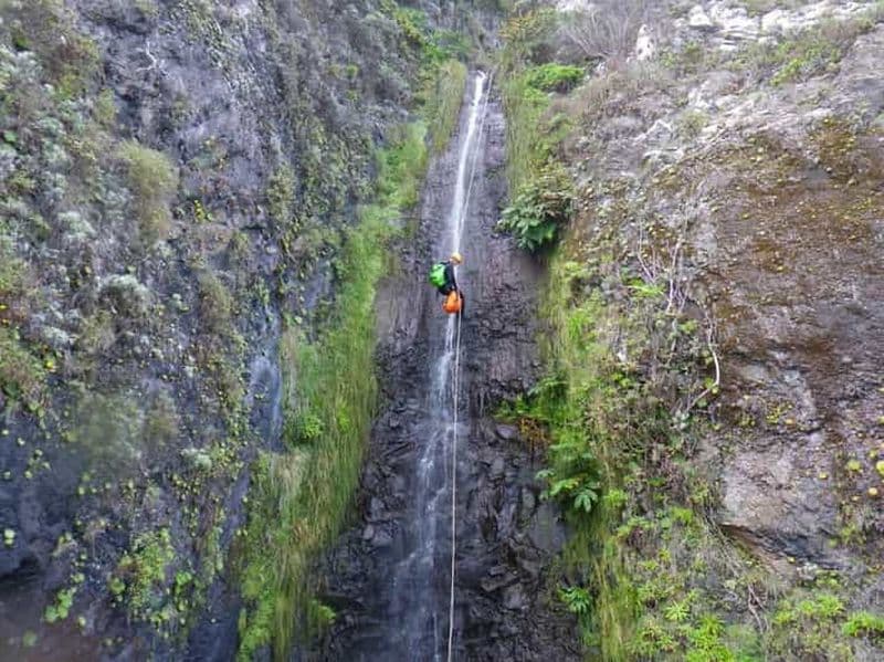 Santo Antão : aventure de canyoning avec équipement