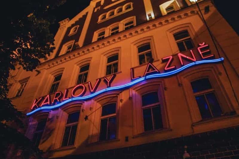 Billet Billet pour la vie nocturne de Prague avec entrée en boîte de nuit et boissons