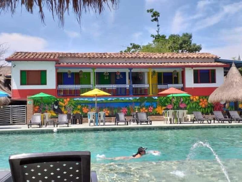 MEDELLIN : VISITE DE SANTA FE DE ANTIOQUIA + PISCINE : AQUARELLE DU FLEUVE