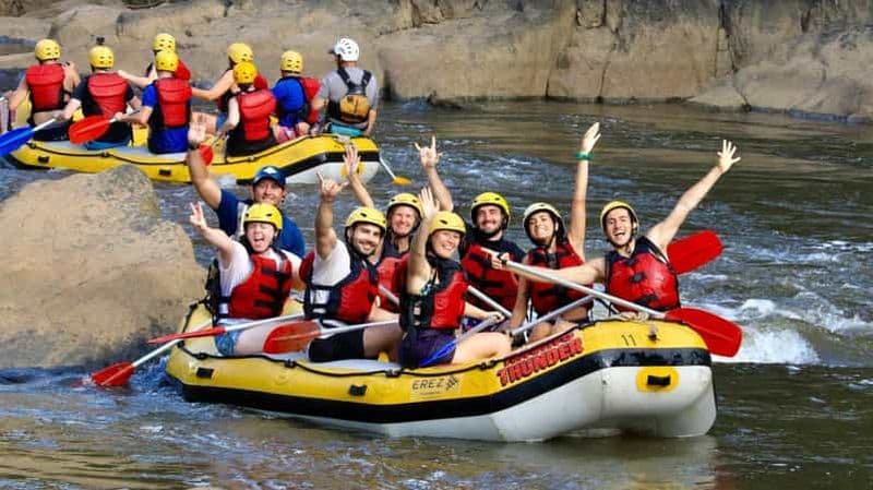 Cairns : Voyage en rafting sur la rivière Raging Thunder Barron Gorge