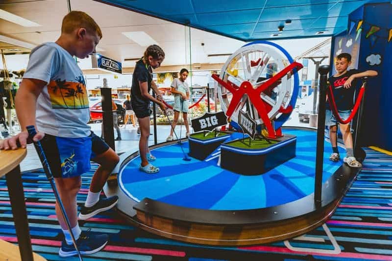 Oldenburg : Puttbrothers Abenteuer Minigolf