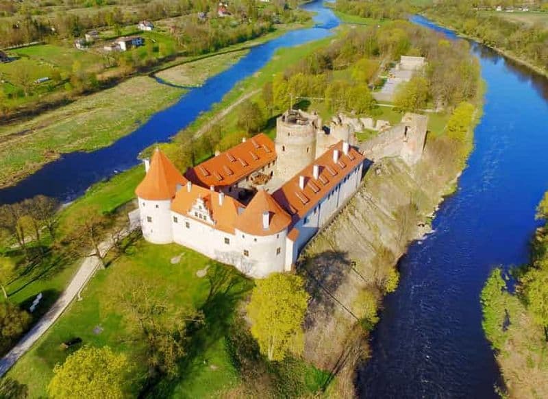 Billet Depuis Riga : visite du palais de Rundale et du château de Bauska et retour.