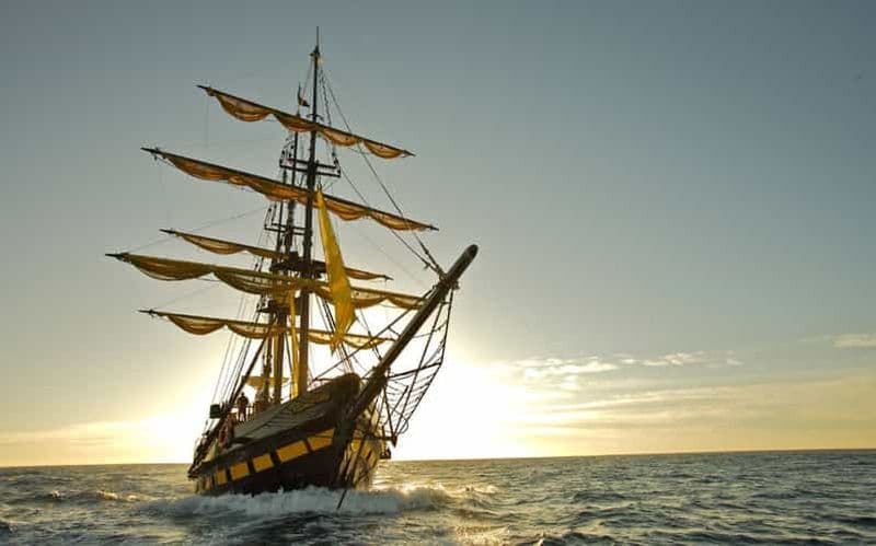 Billet Cabo San Lucas : Pirate Ship Adventure Sunset Boat Tour & BBQ (en anglais)