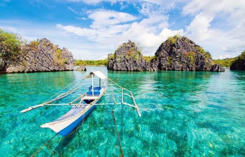 Billet Coron : Falaises côtières, plage et circuit dans les îles Malcapuya