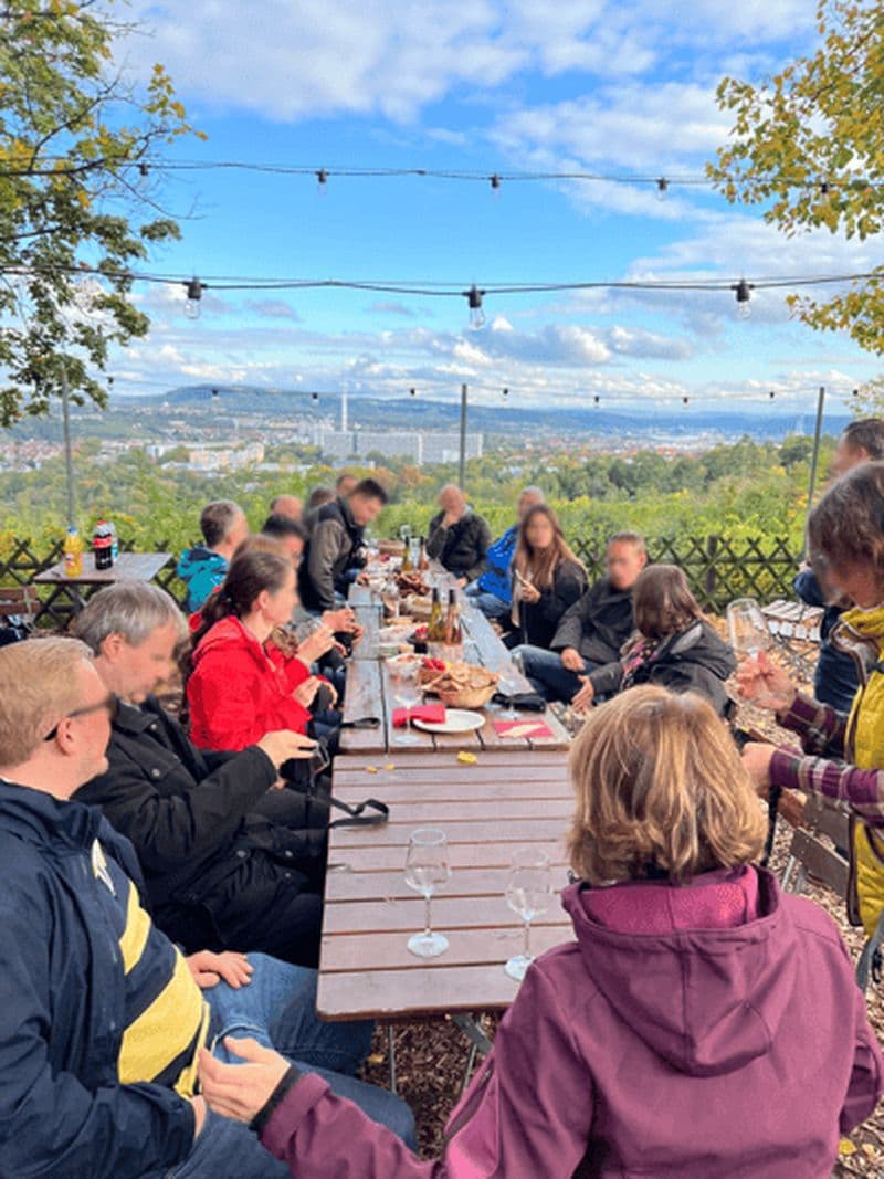 Stuttgart : magie de l'hiver avec vin chaud, jeux, feu dans le Biergarten Panorama