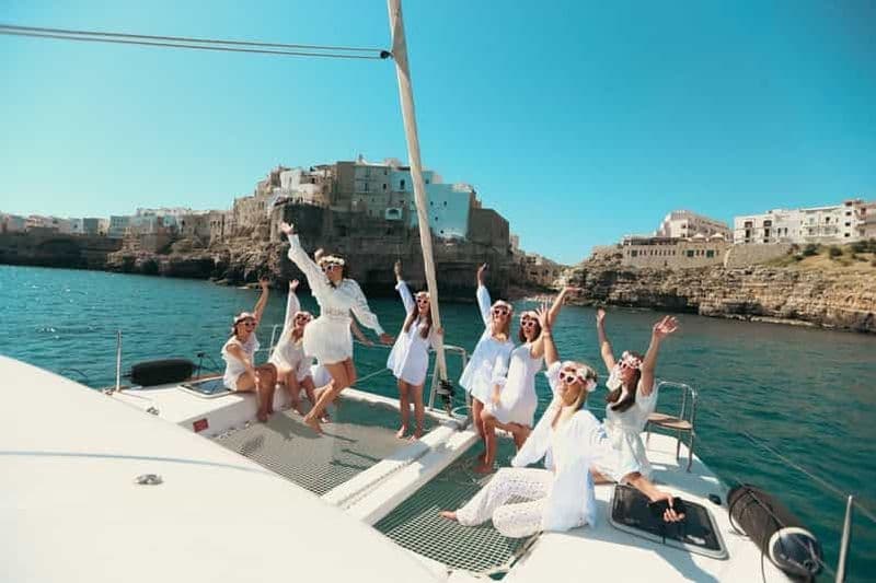 Polignano : croisière en catamaran avec apéritif et collation