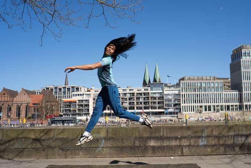 Brême danse ! Avec of curious nature à travers le centre-ville du futur.