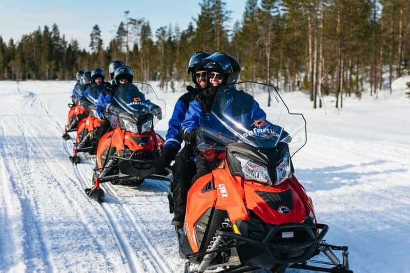 Rovaniemi : Aventure en motoneige et pêche sur glace avec déjeuner