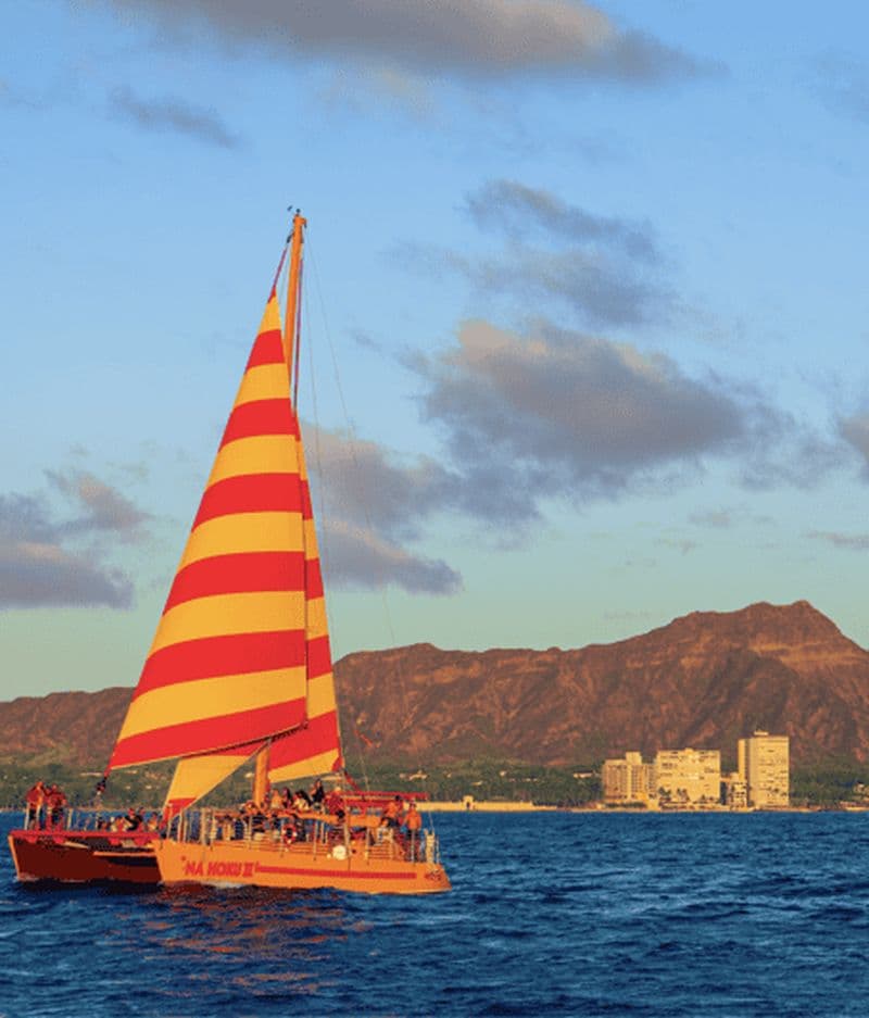 Billet Honolulu : Expérience de navigation en catamaran au coucher du soleil