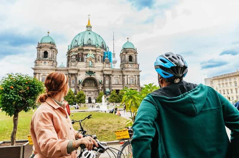 Berlin : Visite guidée à vélo des curiosités et des points forts avec un guide local