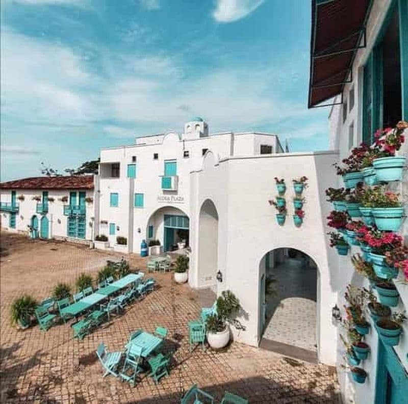 MEDELLIN : VISITE DE SANTORINI + LA ARGOLLA SPA + PISCINE