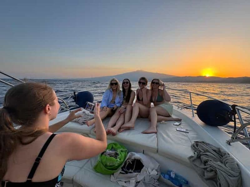 Giardini Naxos : coucher de soleil avec observation des dauphins et apéritif