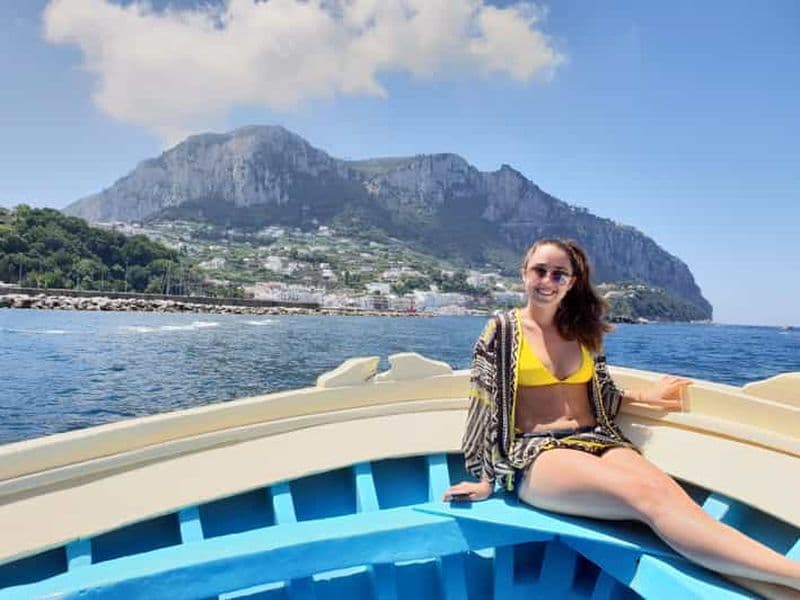 Billet Sortie en bateau à Capri avec déjeuner à bord, baignade et divertissement