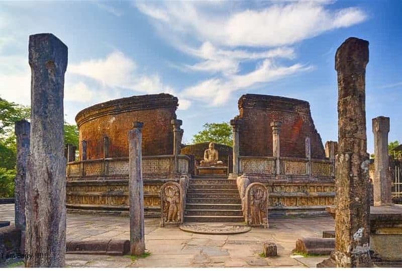 De Polonnaruwa : L'ancienne ville de Polonnaruwa en tuk-tuk