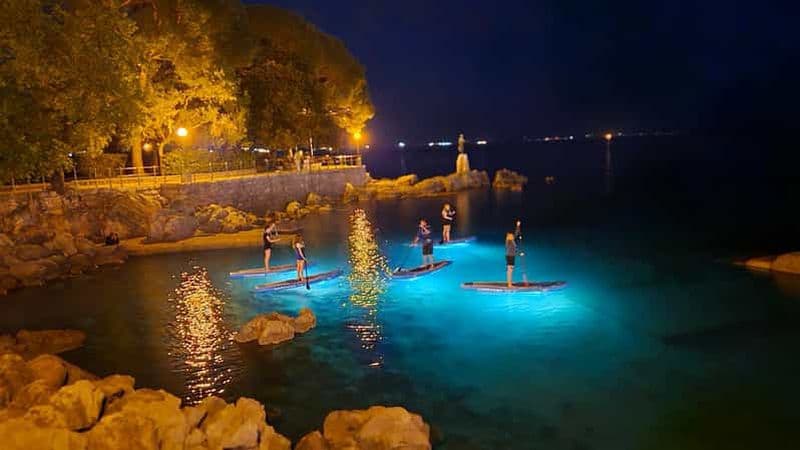Billet Opatija : Aventure guidée de SUP Paddleboarding de nuit