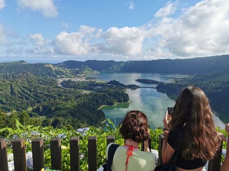 Visite de 2 jours à São Miguel : Sete Cidades, Fogo, Furnas et Nordeste