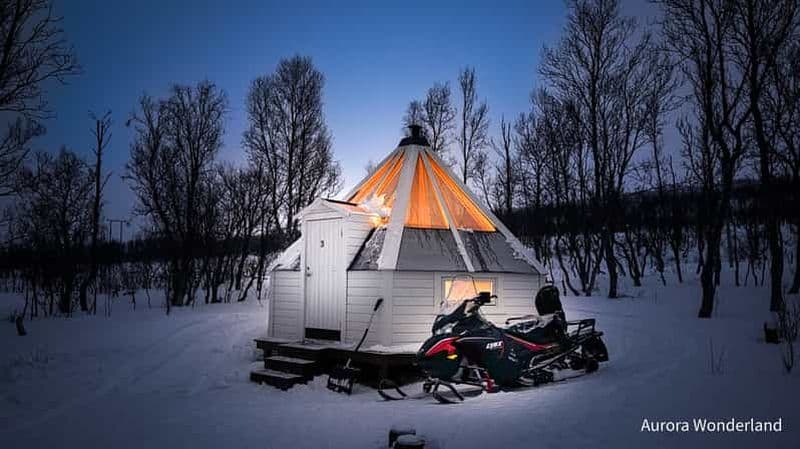 Tromsø : safari en motoneige avec séjour dans une tente lavvo Aurora Crystal