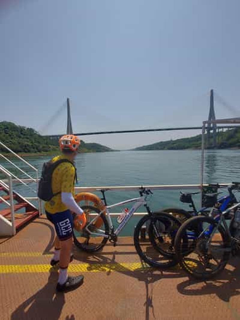 Circuit à vélo « Découvrez 3 pays en une journée » (journée complète)