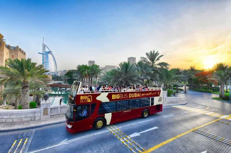Billet Dubaï : Visite nocturne panoramique en Big Bus et croisière dînatoire en option.