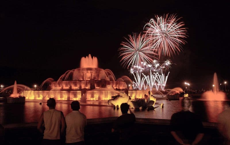 Billet Visite de 2 heures des feux d'artifice de Chicago Pier et visite en Segway en soirée