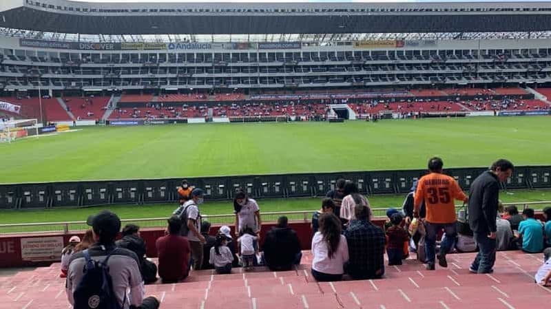 Quito : Match de football avec billet d'entrée et transferts