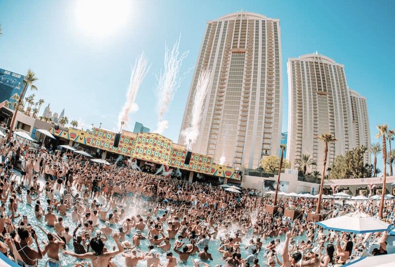 Billet Vegas : entrée à 3 boîtes de nuit et un pass pour une pool party