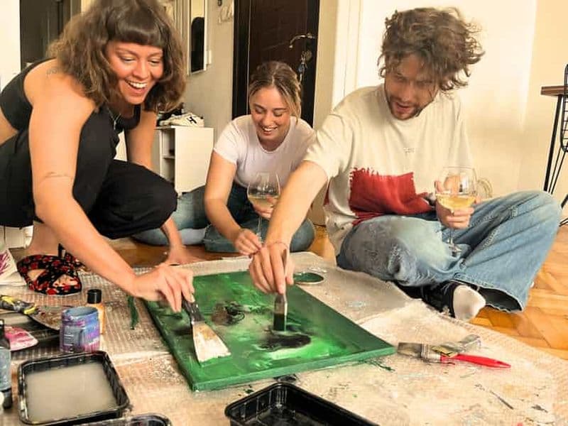 Istanbul : Atelier de vin et de peinture avec des tissus turcs