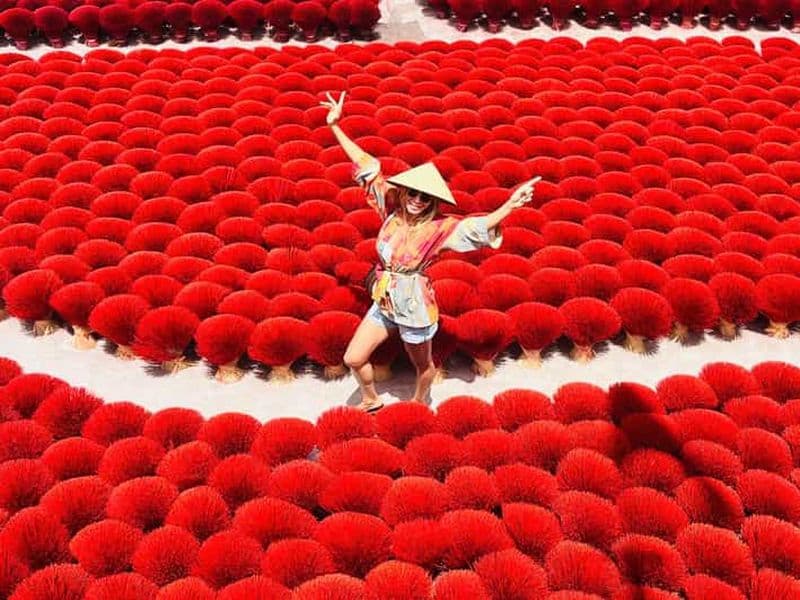 Hanoï : village de l'encens, chapeaux coniques et broderie