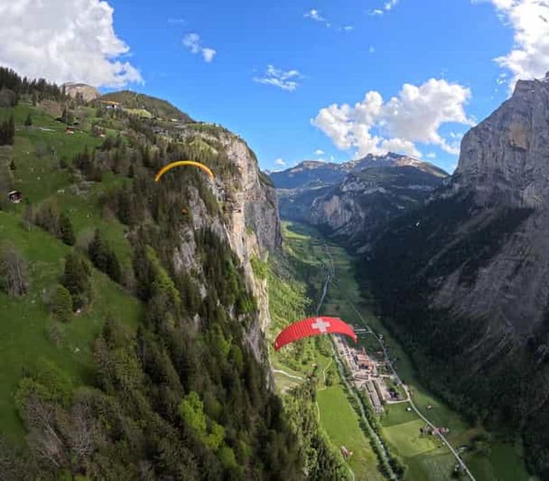 Mürren : Parapente au-dessus des falaises et des chutes d'eau de Lauterbrunnen