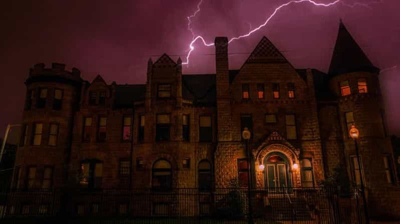 Billet Macabre, meurtres et chaos dans la ville de l'automobile : visite sur les fantômes de Detroit