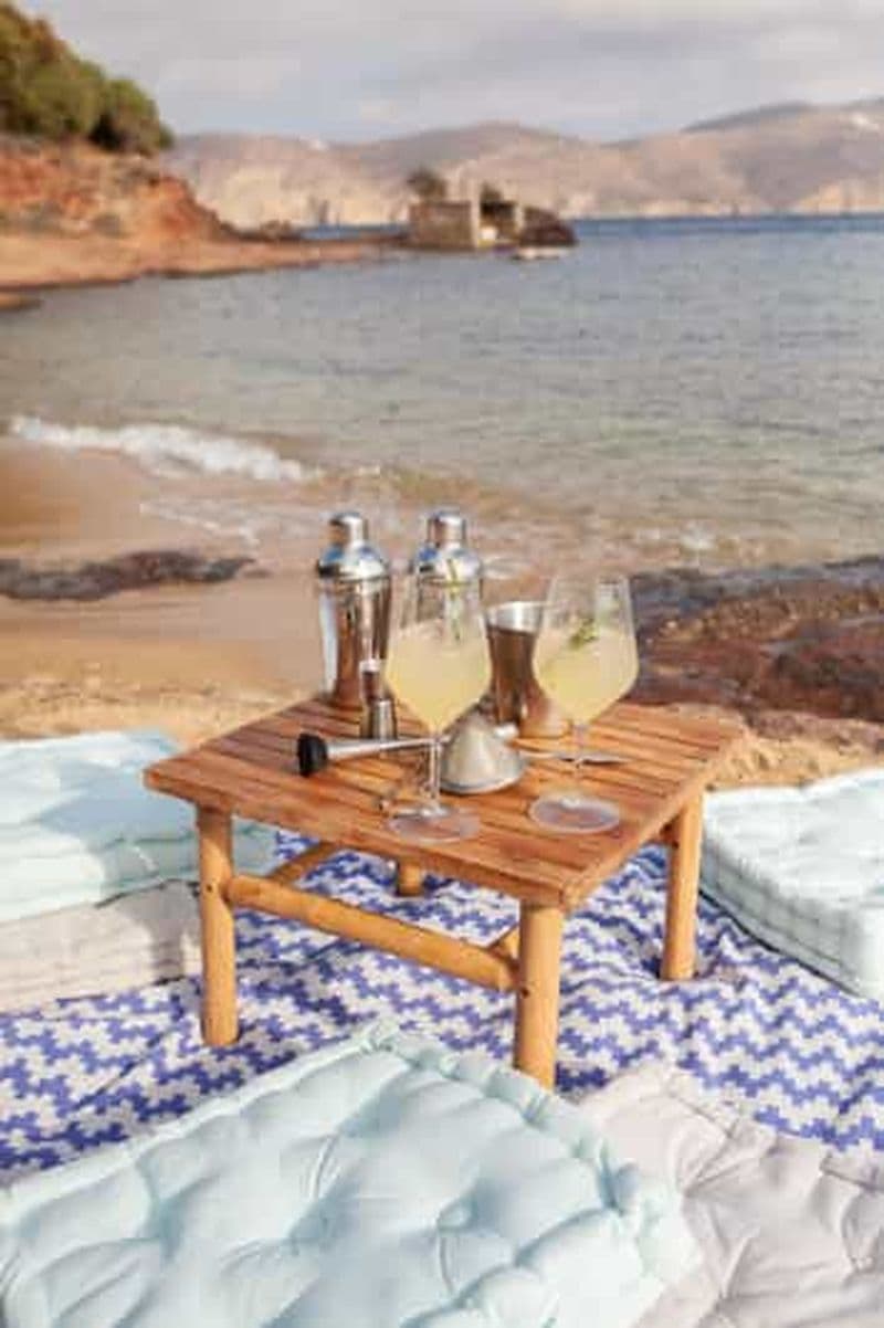 Billet Mykonos : cours de préparation de cocktails sur une plage isolée