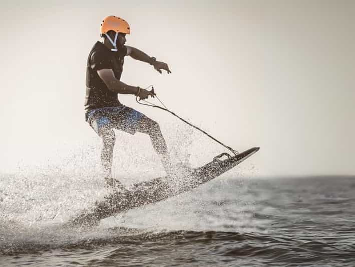 Muscat : Leçon de surf électronique