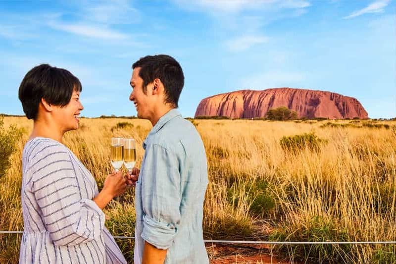 Excursion d'une heure et demie à Uluru au coucher du soleil avec vin mousseux et plateau de fromage