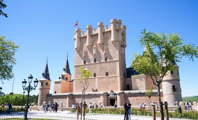 Billet Depuis Madrid : visite de Ségovie avec entrée à la cathédrale et à l'Alcazar