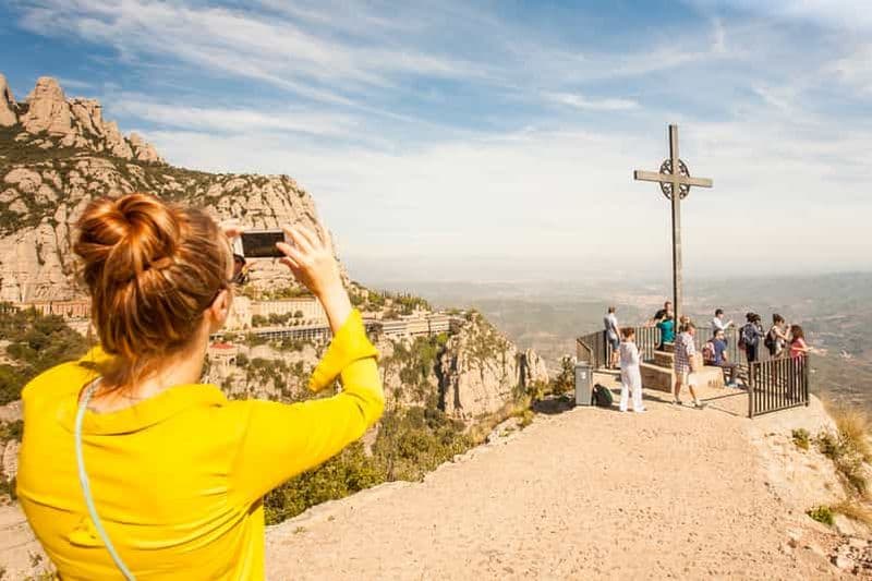 Billet Barcelone : Montserrat avec visite d'un vignoble et déjeuner à la ferme