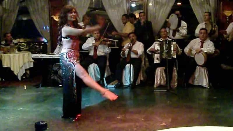 Le Caire : Dîner-croisière sur le Nil avec spectacle de danseuses du ventre avec prise en charge