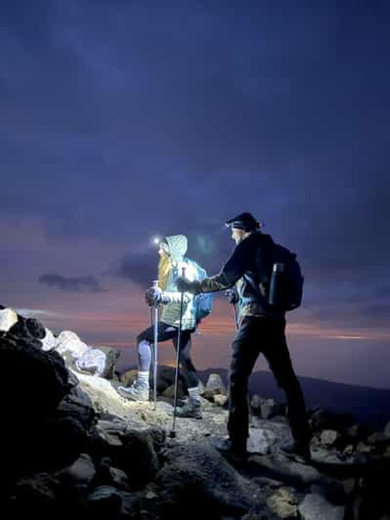Billet Tenerife : randonnée nocturne sur le Teide pour admirer le lever du soleil et l'ombre du volcan