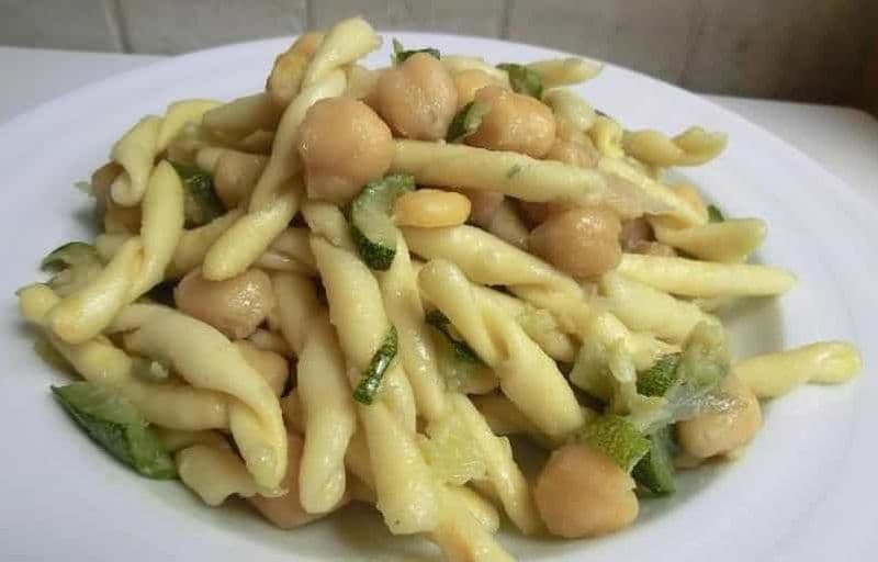 Billet Bari : Cours de cuisine familiale - Préparer des Cavatelli et des Capunti avec du vin