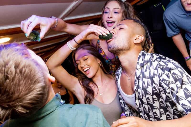 Billet Split : soirée sur un bateau avec DJ, shots gratuits et after-party