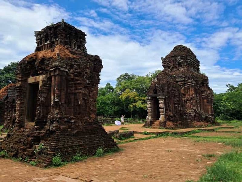 Billet Hội An : visite guidée du sanctuaire de Mỹ Sơn en minivan et en bateau