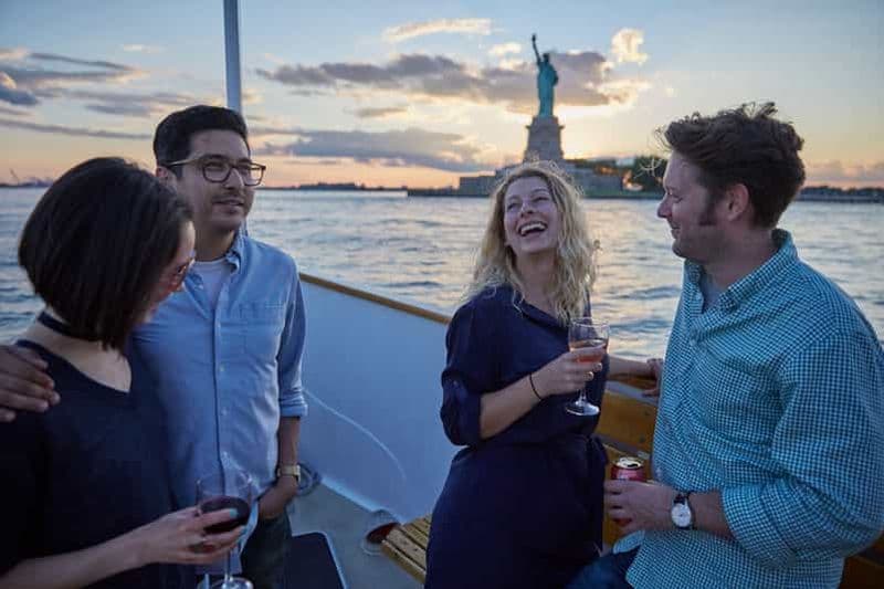Billet NYC : Croisière d'une journée sur un petit yacht avec vue sur la Statue de la Liberté