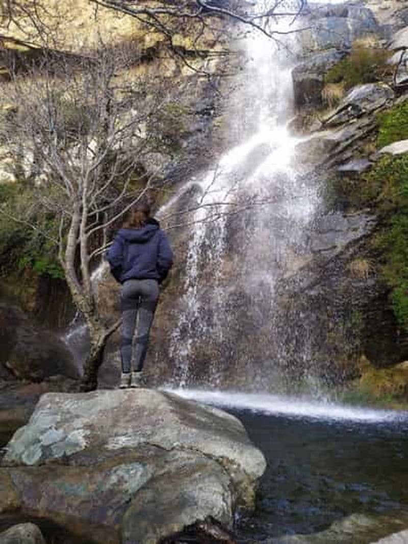 Naxos : Randonnée privée à travers une gorge mystique et une cascade cachée