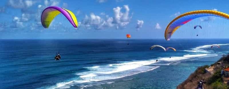 Aventure en parapente à Bali : envolez-vous au-dessus du paradis