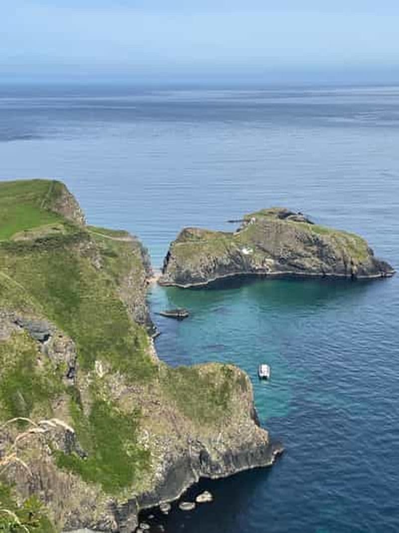 Belfast : Croisière commentée de la Chaussée des Géants : visite d'une demi-journée à bord d'un bateau de croisière