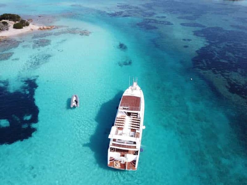 Billet Palau : excursion en bateau confort dans l'archipel de La Maddalena avec arrêts